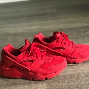 All red Nike Huarache